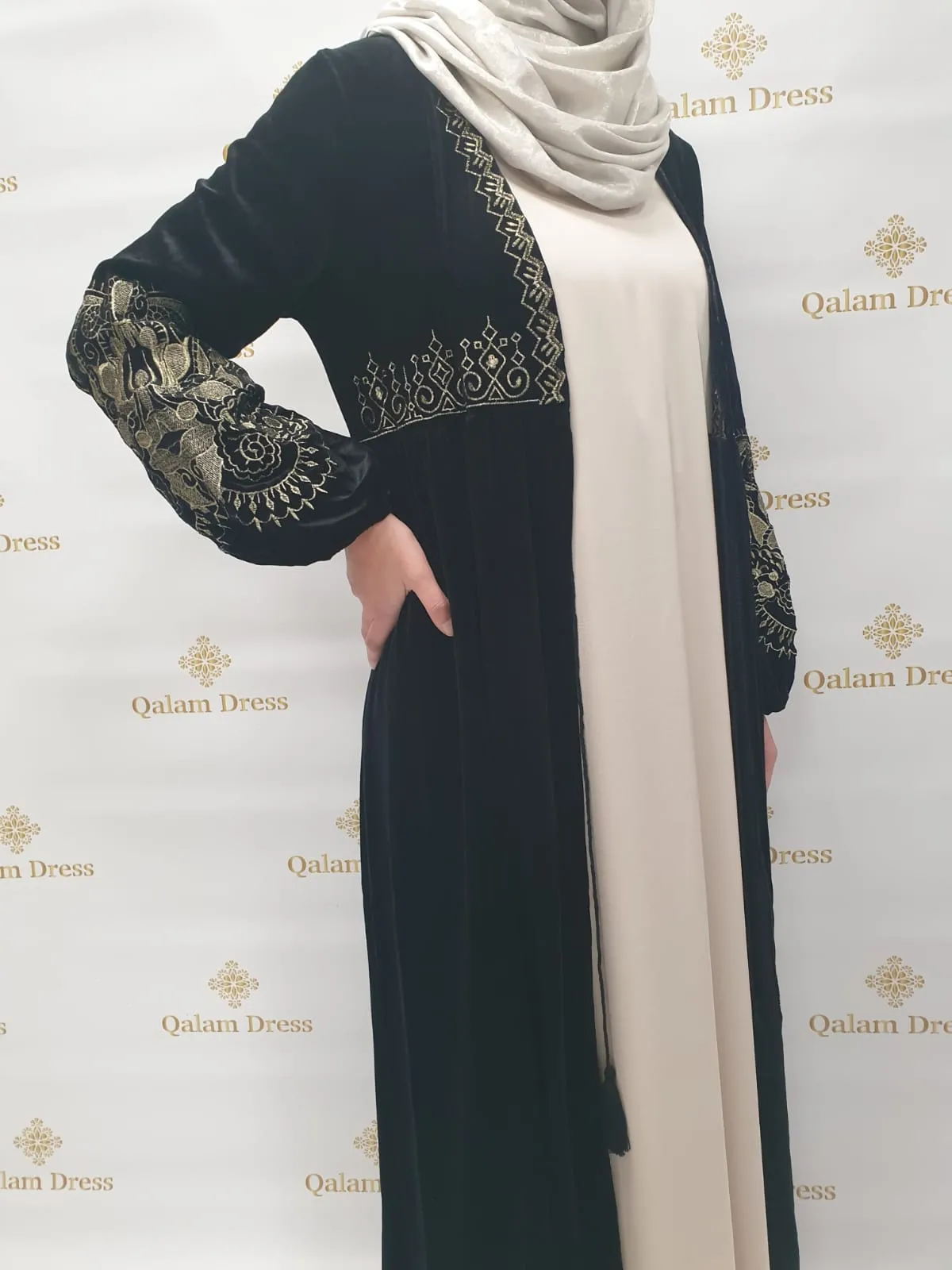 Velvet Kimono Embroidered Beige Gold