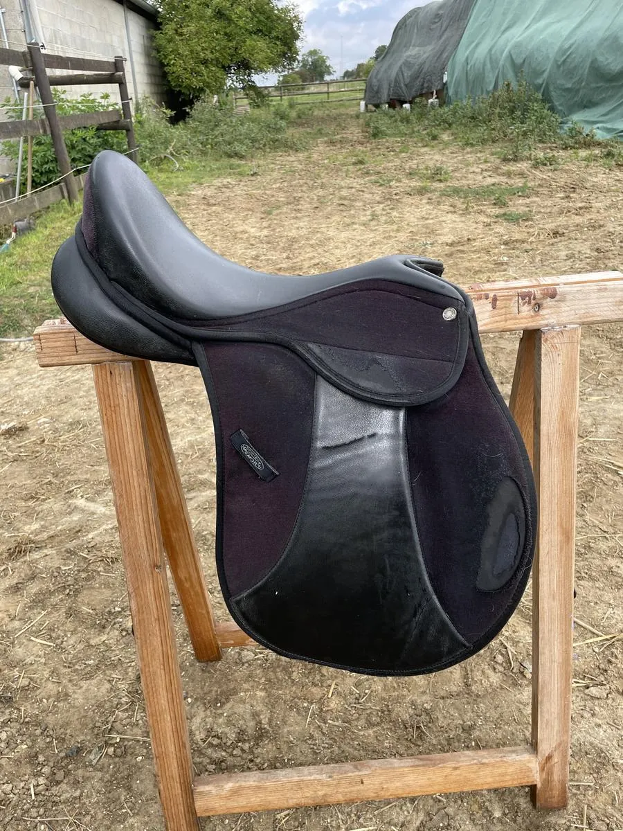 Sportech memory saddle