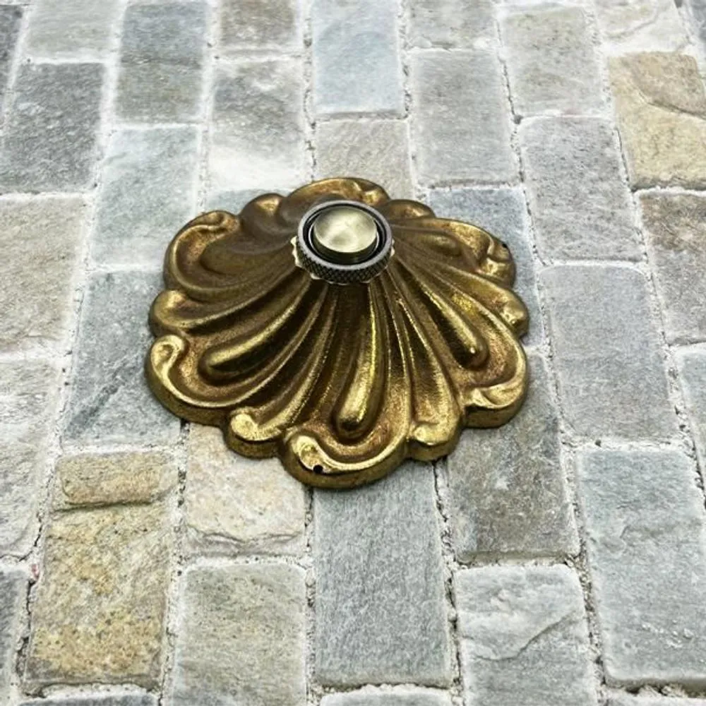 Sonnette antique tourbillon